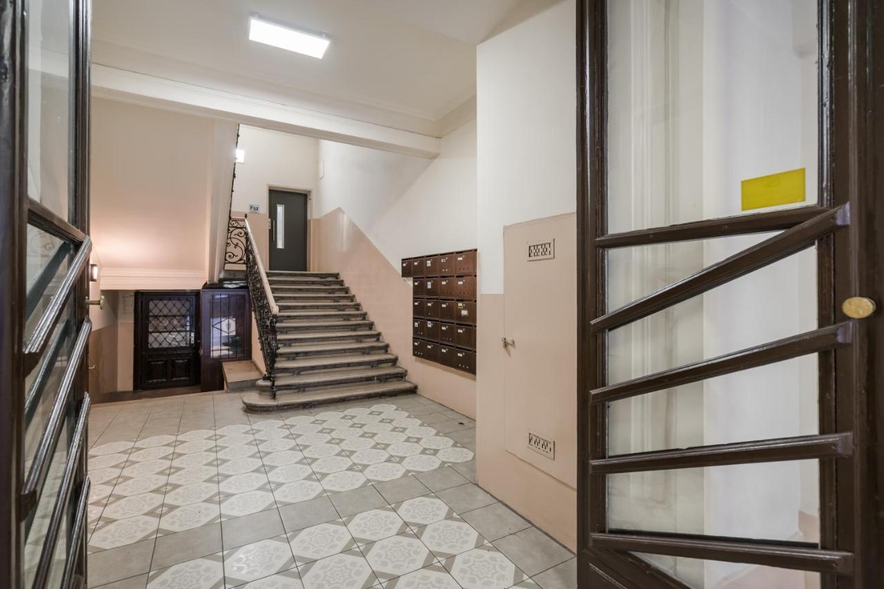 Bpr R20 Studio Home With A/C بودابست المظهر الخارجي الصورة